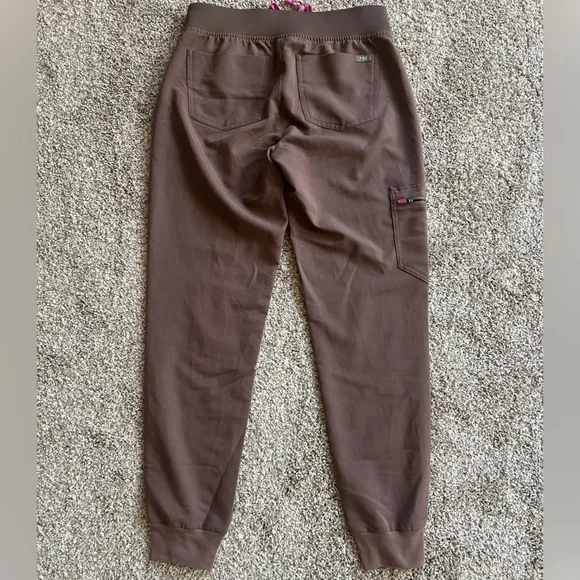 Figs Brown (Smokey Taupe) Scrub Set with Pink Drawstring - Picture 3 of 7